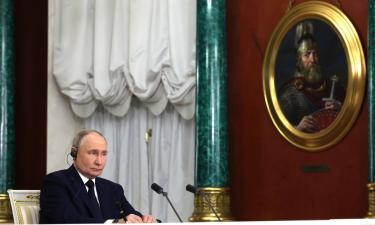 Putin Says Donbas 'Is Ours' as Russia Discusses Peace Plan With US and Ukraine