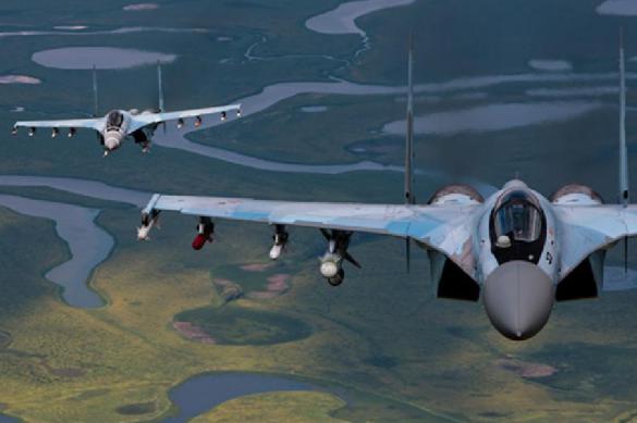 Sukhoi Su-35 fighters escort Putin's airplane to UAE