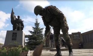 Russia helps rebuild a monument to World War II veterans