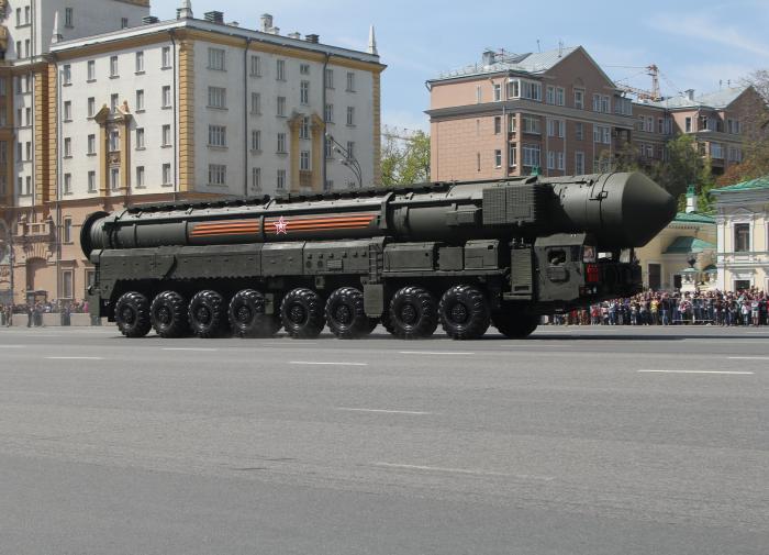 Video shows Russian ICBM flying above city in successful test launch