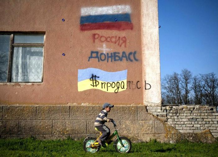 Donetsk and Luhansk leaders ask Putin to recognise independence of republics