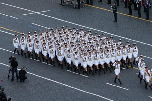 How "Putin's army in miniskirts" is created