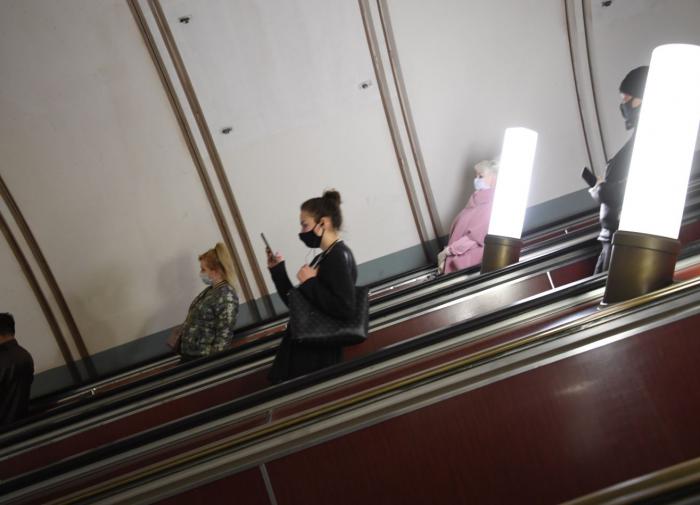 Graphic video shows 11-year-old boy's head trapped in moving escalator in Moscow