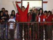 Chávez is reelected for the third time with 54.84%