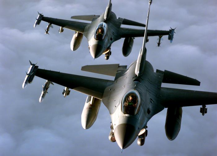 نیروهای روسیه به فرودگاه های نظامی حمله می کنند که اوکراین در آن جنگنده های F-16 مستقر می کند