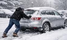Snowstorm Paralyses Moscow Roads as City Mobilizes Thousands of Workers