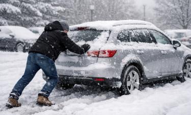 Moscow Faces Heavy Snowfall: 130,000 Workers Deployed for Street Clearance