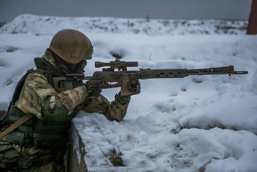 Russian servicemen test North Korean Type 73 machine gun in combat action