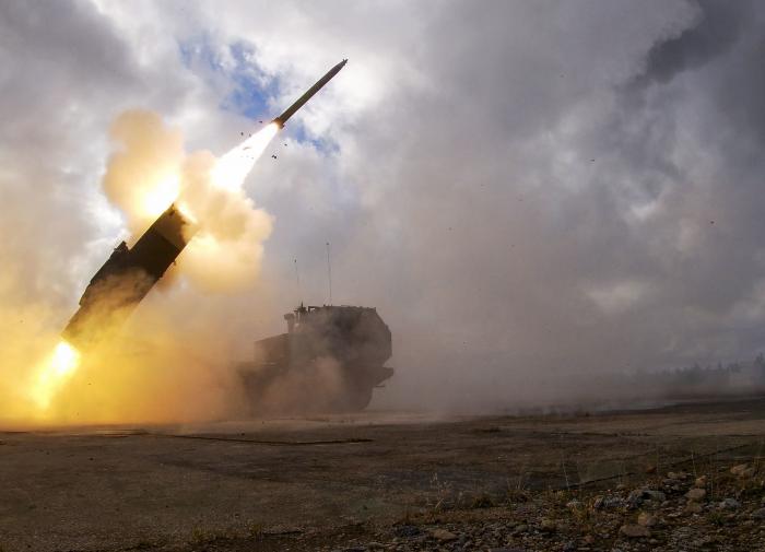 اوکراین موشک بالستیک ATACMS را برای هدف قرار دادن پایگاه هوایی نظامی در کریمه پرتاب کرد