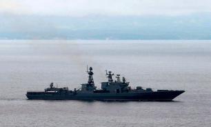 Iranian military detains US destroyer