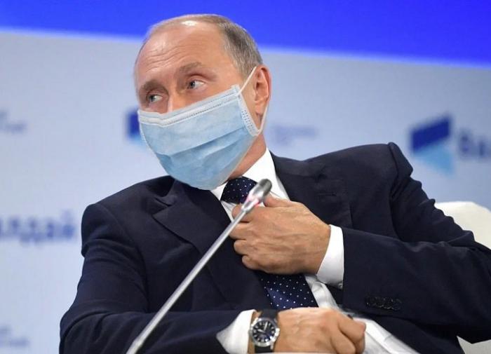 Putin announces lockdown in Russia