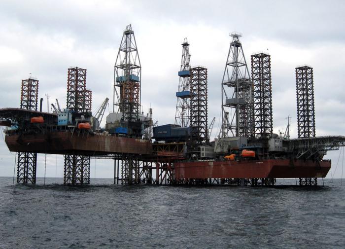 Ukraine strikes Russian oil rigs again to seize Snake Island
