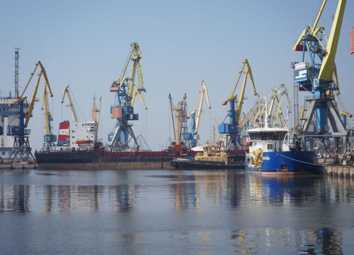 First foreign ship leaves port of Mariupol