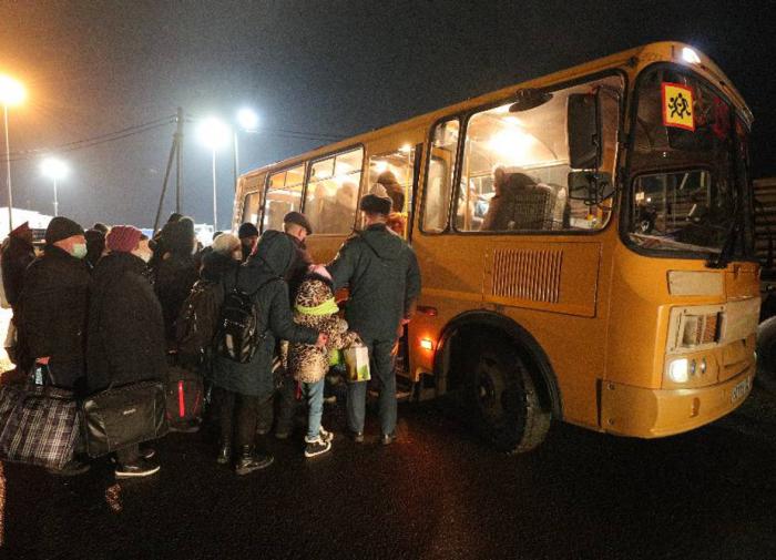 Ukrainian sailors evacuate their families from Odessa due to panic