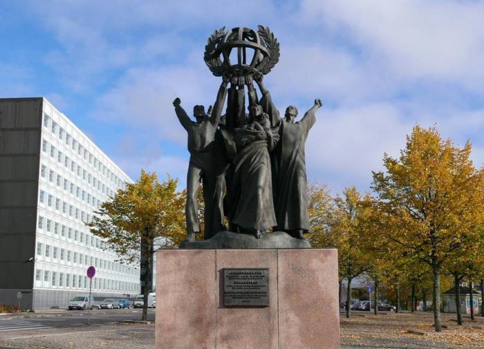 Finland dismantles Soviet ‘World Peace’ monument to replace it with tram tracks and sidewalks