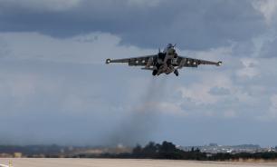 MiG-29 flies at extremely low altitude. Video