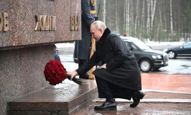 Russian President Putin honours victims of the Siege of Leningrad