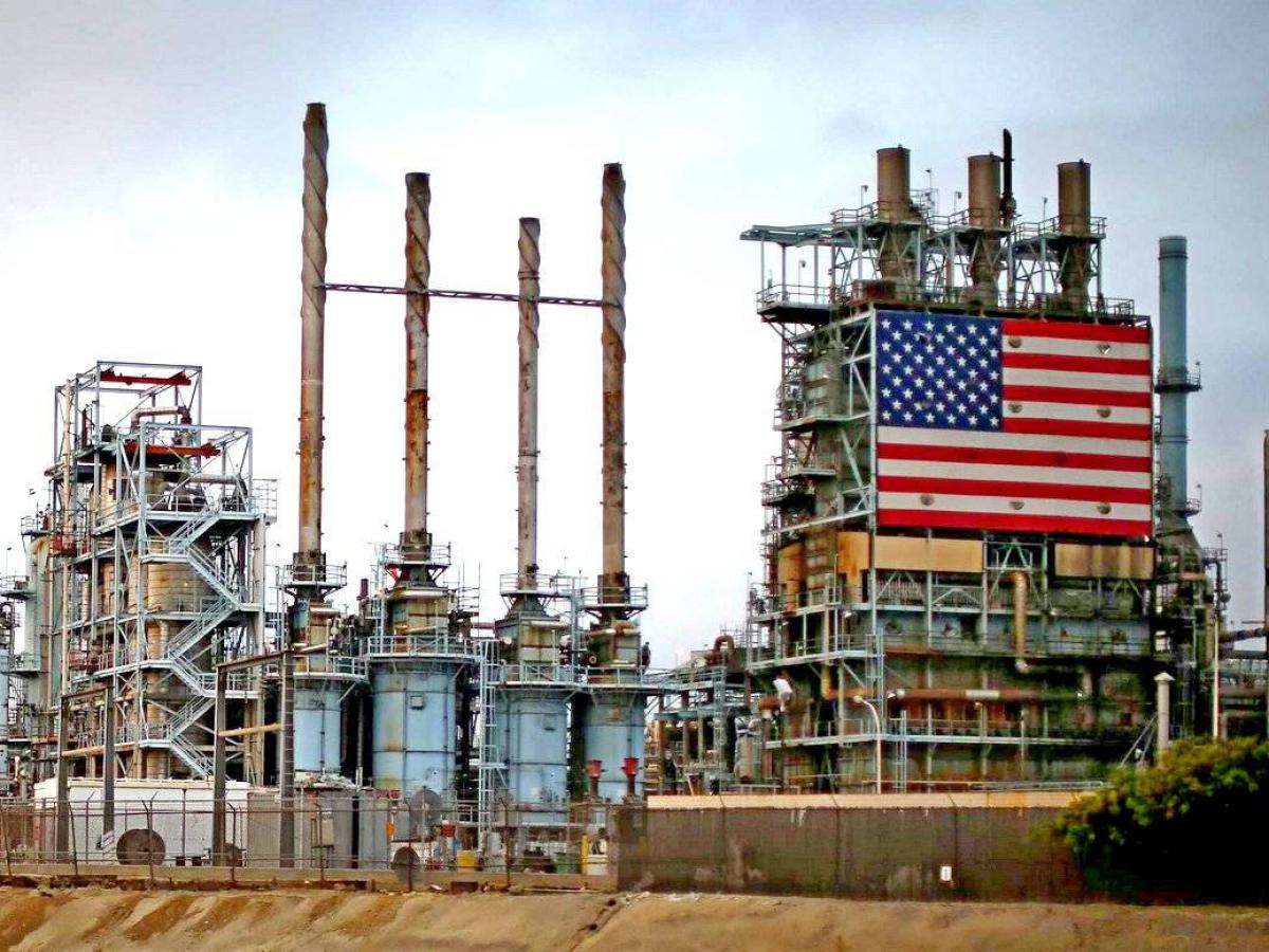 Добыча сша. Сланцевая индустрия США. Сланцевая нефтедобыча в США. Химическая промышленность США. Стратегический нефтяной резерв США.