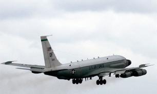 US Air Force shows strange activity near Russian borders