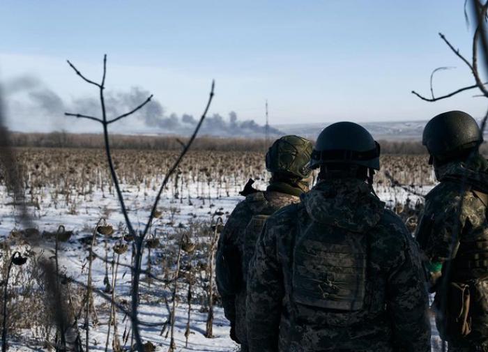 Russia prepares to entrap Vuhledar as Ukrainian forces lose first defence line