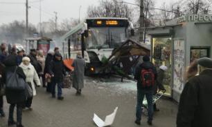Commuter bus crashes into bus stop in Moscow