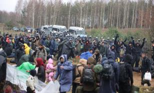 Migrants breaking through border from Belarus to Poland captured on video