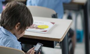 Most Russians want smartphones banned in schools