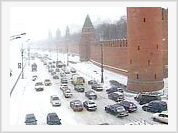 Heavy snowstorm paralyzes Moscow