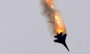 Su-27 fighter jet of Russian Knights aerobatic team crashes near Moscow