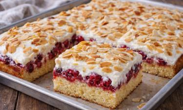 Cherry and Sour Cream Cake: A Simple Yet Stunning Homemade Dessert
