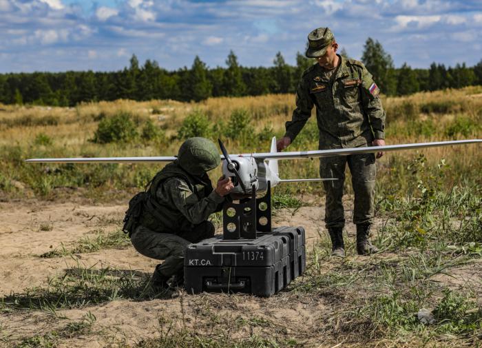 Putin visits Special Technology Center to see new Russian drones