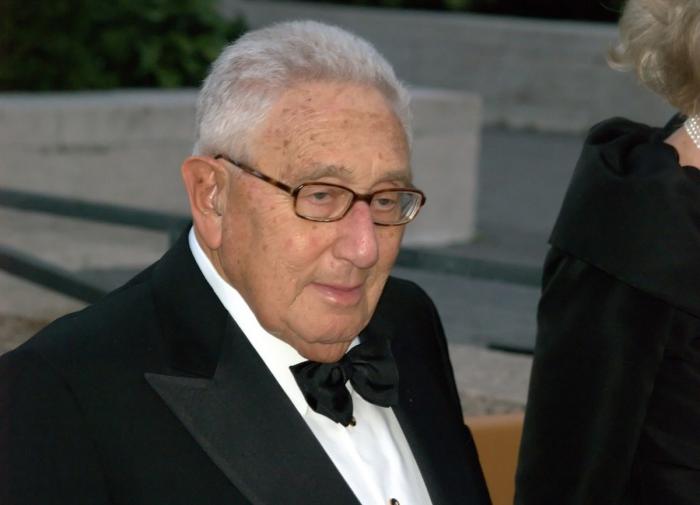 In an interview with The Spatator, former US Secretary of State Henry Kissinger discussed three potential outcomes of the crisis in Ukraine