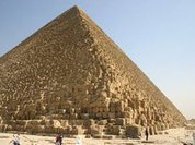 Pyramids of Giza built by trade unions of hired workers?