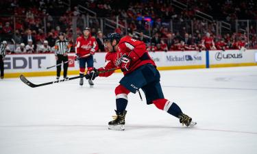 Ovechkin’s 900th Goal Sparks Celebration and Controversy in Washington’s 6–1 Win