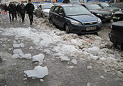 Snow and ice kill children in Moscow