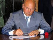 Kremlin not interested in pensioner Yuri Luzhkov's everyday life