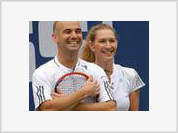 Agassi hits Graf in face with racket
