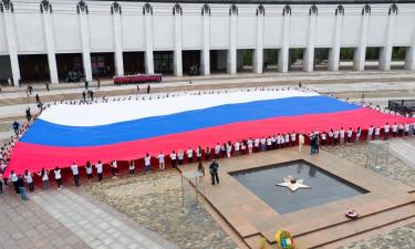 The Story Behind Russia’s Tricolor: National Flag Day on August 22