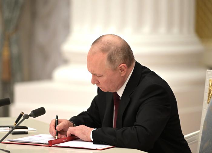 Putin celebrates his 72nd birthday working in the Kremlin