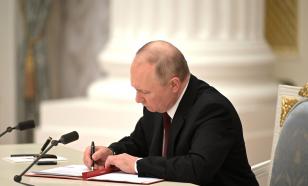 Putin celebrates his 72nd birthday working in the Kremlin