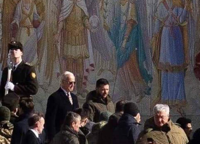 Biden pays unexpected visit to Kyiv