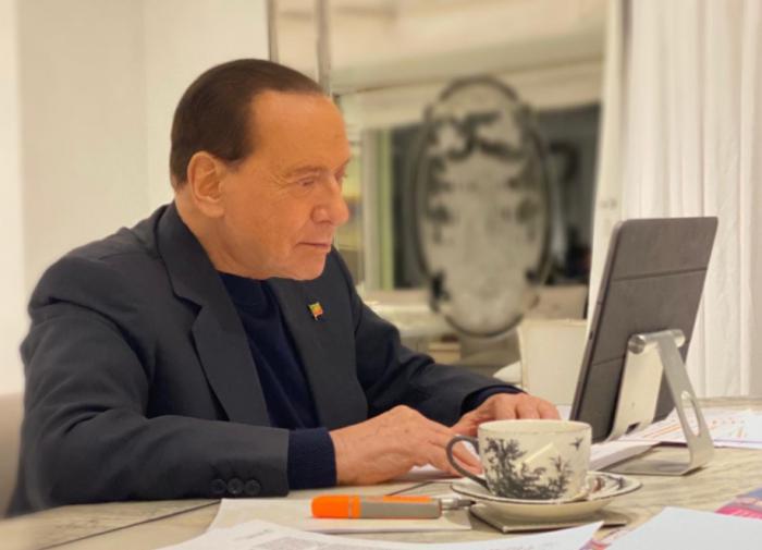 Silvio Berlusconi tells joke about self, Putin, Biden and Pope