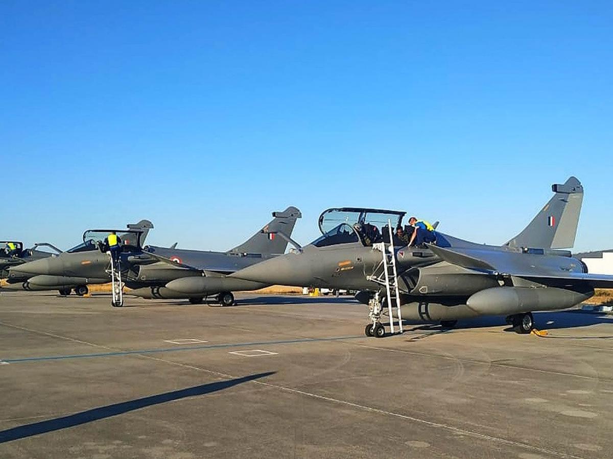 Zelensky and Macron Sign 'Historic Agreement' on Rafale Deliveries