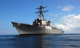 US destroyer approaches Russian patrol boat