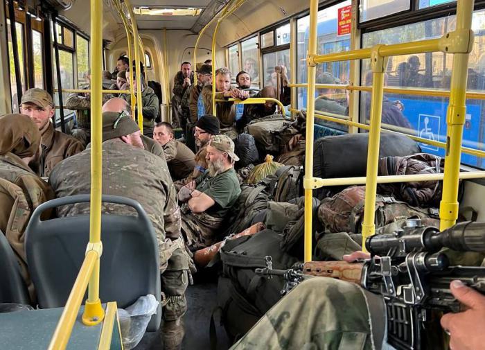 Nearly 1,000 fighters leave Azovstal and surrender to Russian forces