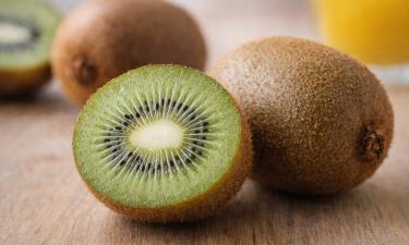 Dietitian Explains Why Eating Kiwi With the Skin May Be Healthier