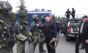Lukashenko with a Kalashnikov in public: A revolting stunt