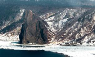 Russia urgently deploys naval base in Kurils