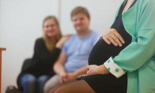 Russia considers banning surrogate mothers' services for foreigners