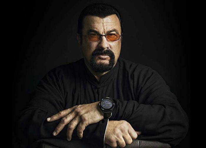 Steven Seagal gets Order of Friendship from Putin